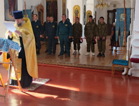 В Свято-Успенском храме села Ливенка было совершено молебное в день празднования иконы Пресвятой Богородицы «Неопалимая Купина»
